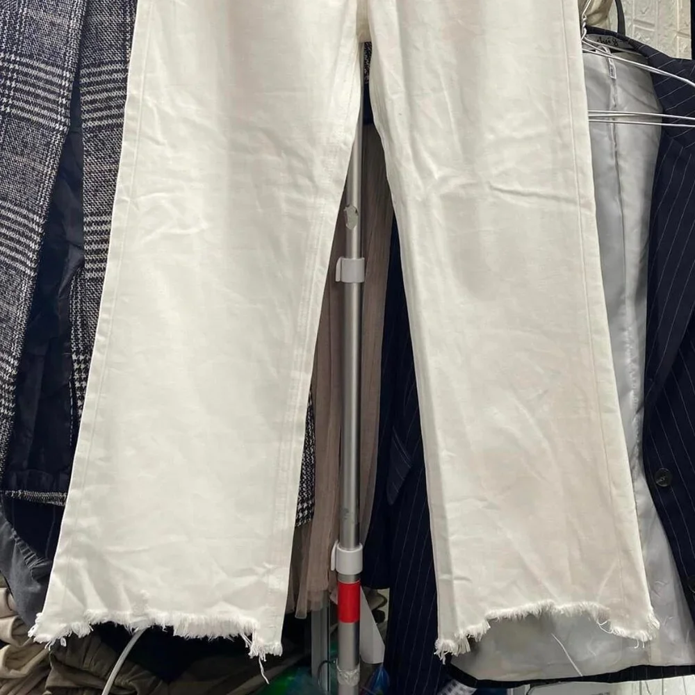 White straight-leg denim jeans - Picture 3 of 4